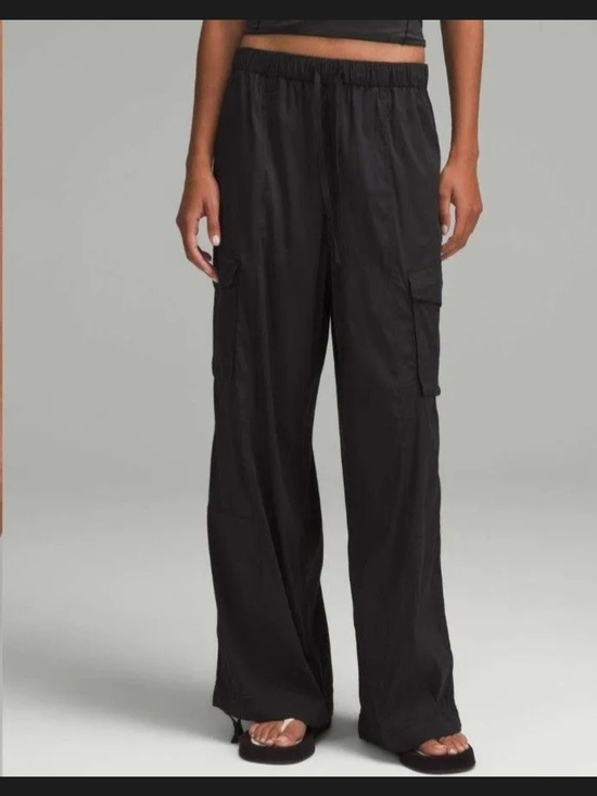 lululemon athletica Pants - NWT Lululemon Lightweight Adjustable Mid-Rise Cargo Pant Black Size XS